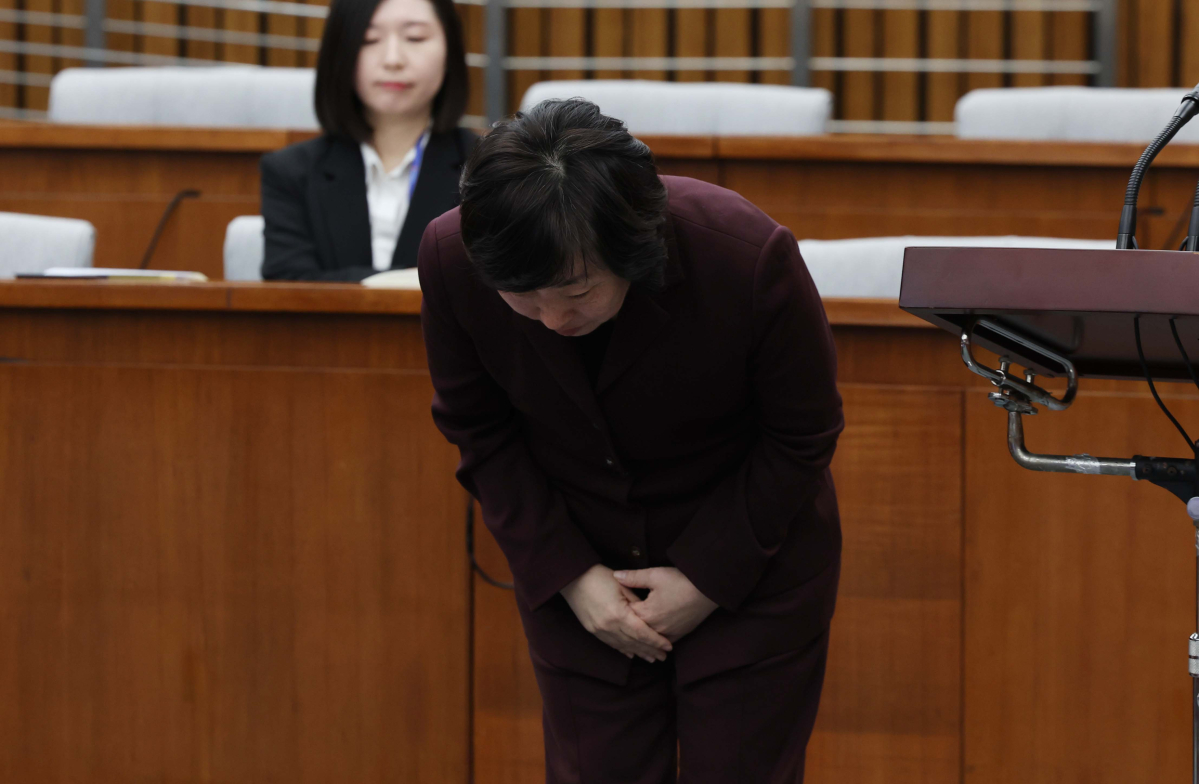 ▲23일 서울 여의도 국회에서 열린 헌법재판소 재판관 선출안 심사를 위한 인사청문회에서 정계선 후보자가 인사하고 있다. 신태현 기자 holjjak@