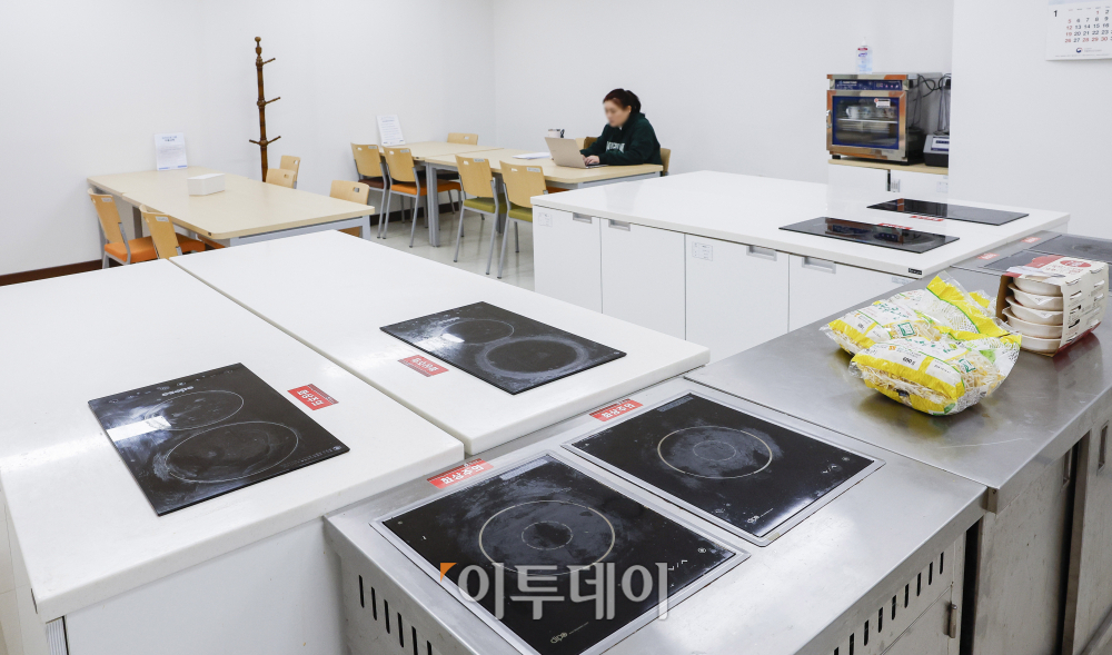 ▲18일 서울 광진구 국립정신건강센터 내 정신사회재활센터 요리교실 모습. 조현호 기자 hyunho@ (이투데이DB)