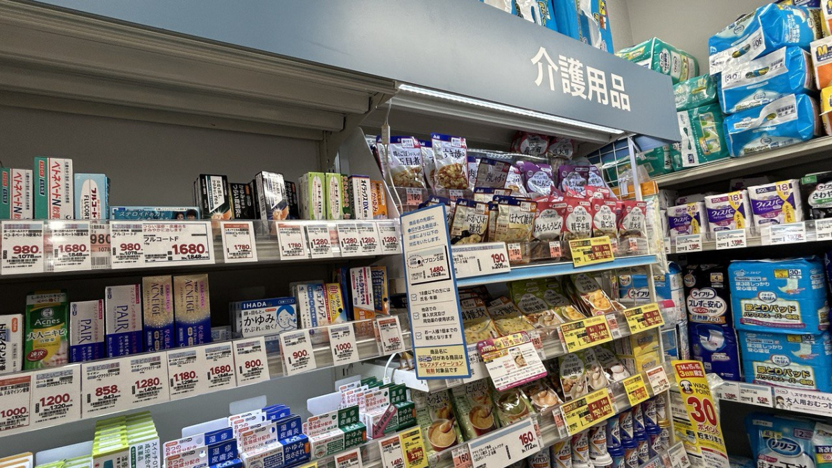 ▲일본 도쿄 분쿄구에 있는 드럭스토어 웰시아의 개호식품 매대. (사진=연희진 기자)