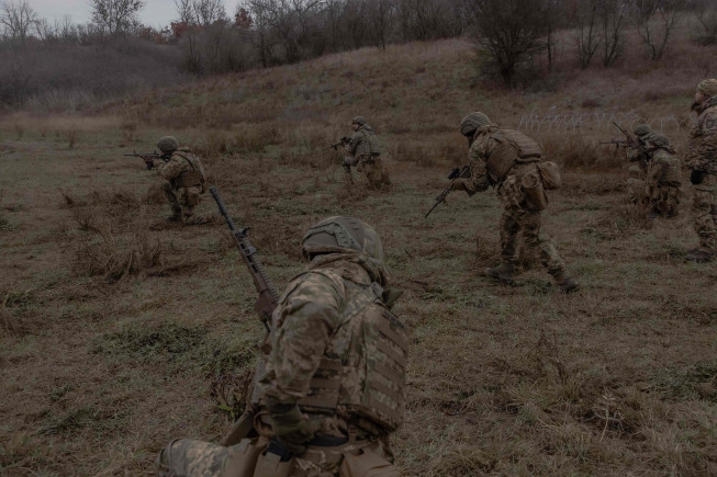 ▲2024년 12월 12일(현지시간) 다빈치 소속 우크라이나 군인들이 드니프로페트로프스크 지역에서 훈련하고 있다. 드니프로페트로프스크(우크라이나)/AFP연합뉴스