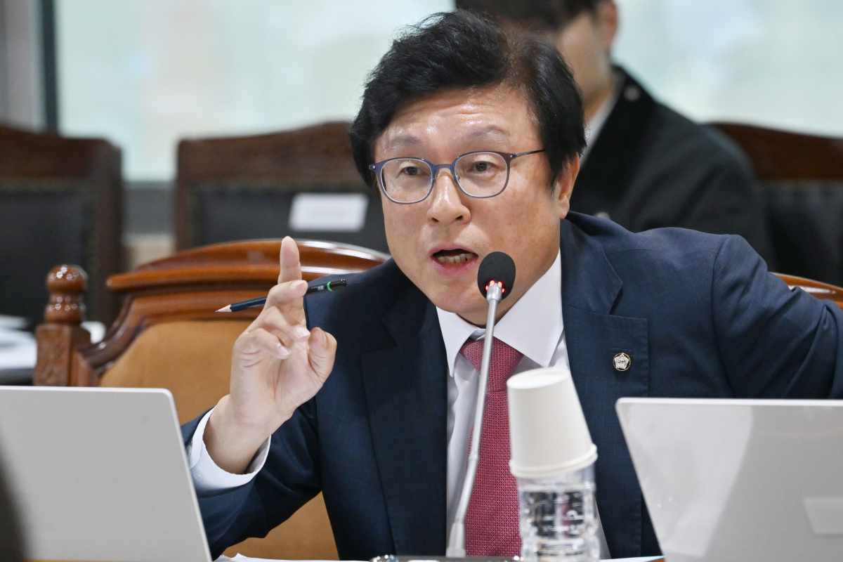 ▲박형수 국민의힘 의원이 14일 오후 전남 나주시 한국전력공사 본사에서 열린 산업통산자원중소벤처기업위원회 국정감사에서 김동철 한국전력공사 사장에게 질의하고 있다. 2024.10.14. (뉴시스)