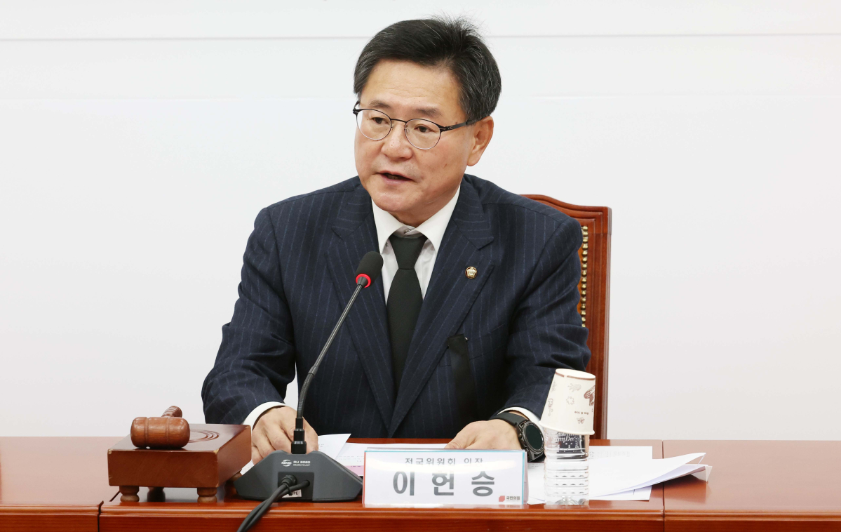 ▲30일 서울 여의도 국회에서 열린 국민의힘 제14차 전국위원회에서 이헌승 의장이 발언하고 있다. 이날 전국위원회에선 권영세 비상대책위원장 임명안이 상정됐다. 신태현 기자 holjjak@