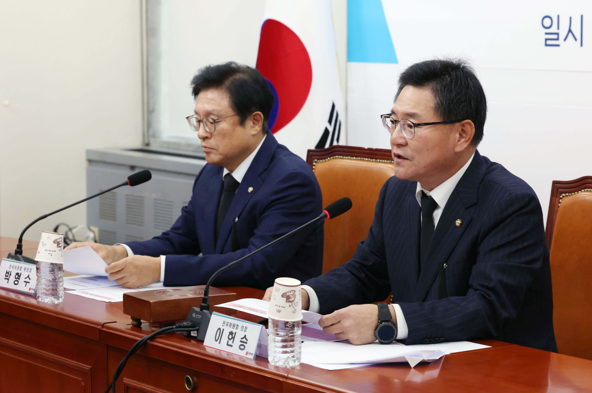 ▲30일 서울 여의도 국회에서 열린 국민의힘 제14차 전국위원회에서 이헌승 의장이 발언하고 있다. 이날 전국위원회에선 권영세 비상대책위원장 임명안이 상정됐다. 신태현 기자 holjjak@