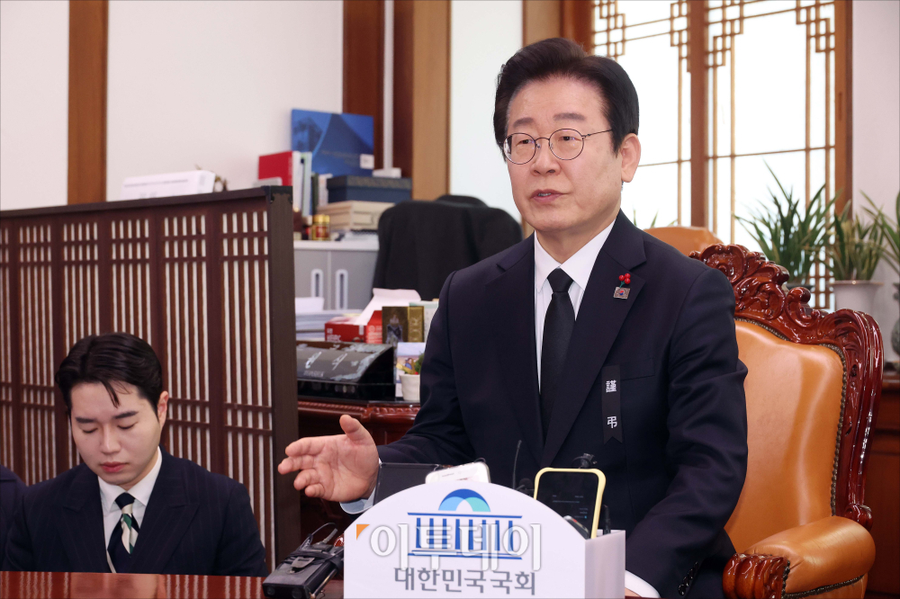 ▲이재명 더불어민주당 대표가 지난달 31일 오후 서울 여의도 국회에서 열린 우원식 국회의장 주재 여야 대표 회동에서 인사말을 하고 있다. 사진=신태현 기자 holjjak@