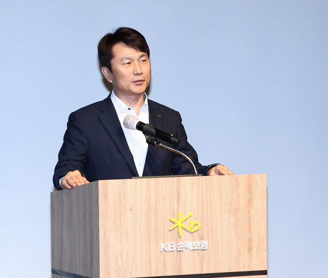▲구본욱 KB손해보험 대표서울 강남구 역삼동 KB아트홀에서 열린 2025년 시무식에서 발언하고 있다. (사진제공=KB손해보험)