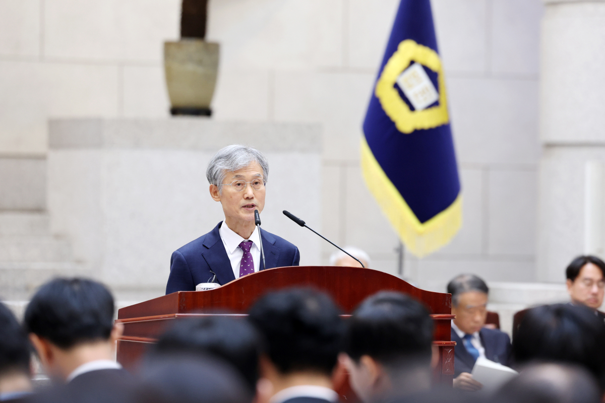 ▲ 조희대 대법원장이 2일 서울 서초동 대법원에서 시무식사를 하고 있다. (사진 제공 = 대법원)