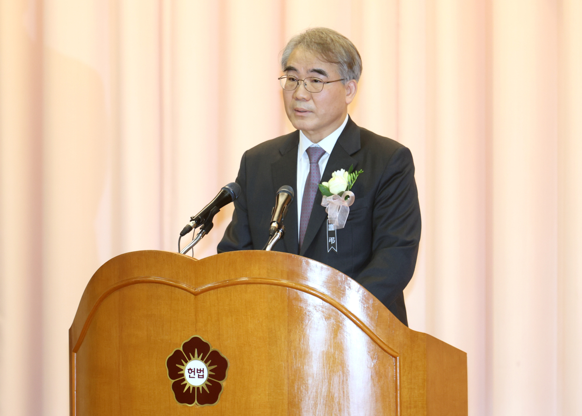 ▲ 조한창 신임 헌법재판관이 2일 서울 종로구 재동 헌법재판소 대강당에서 열린 취임식에 참석, 취임사를 하고 있다. (사진 제공 = 헌법재판소)