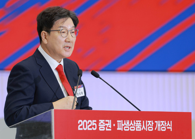 ▲권성동 국민의힘 원내대표가 2일 오전 서울 여의도 한국거래소에서 열린 2025 증권·파생상품시장 개장식에서 개장축사를 하고 있다. (연합뉴스)