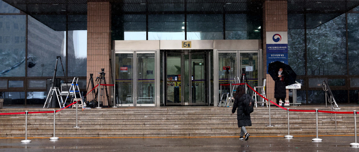 ▲윤석열 대통령에 대한 체포영장 유효기간 만료가 하루 앞으로 다가온 5일 경기 과천시 고위공직자범죄수사처앞에 포토라인이 설치돼 있다. 신태현 기자 holjjak@