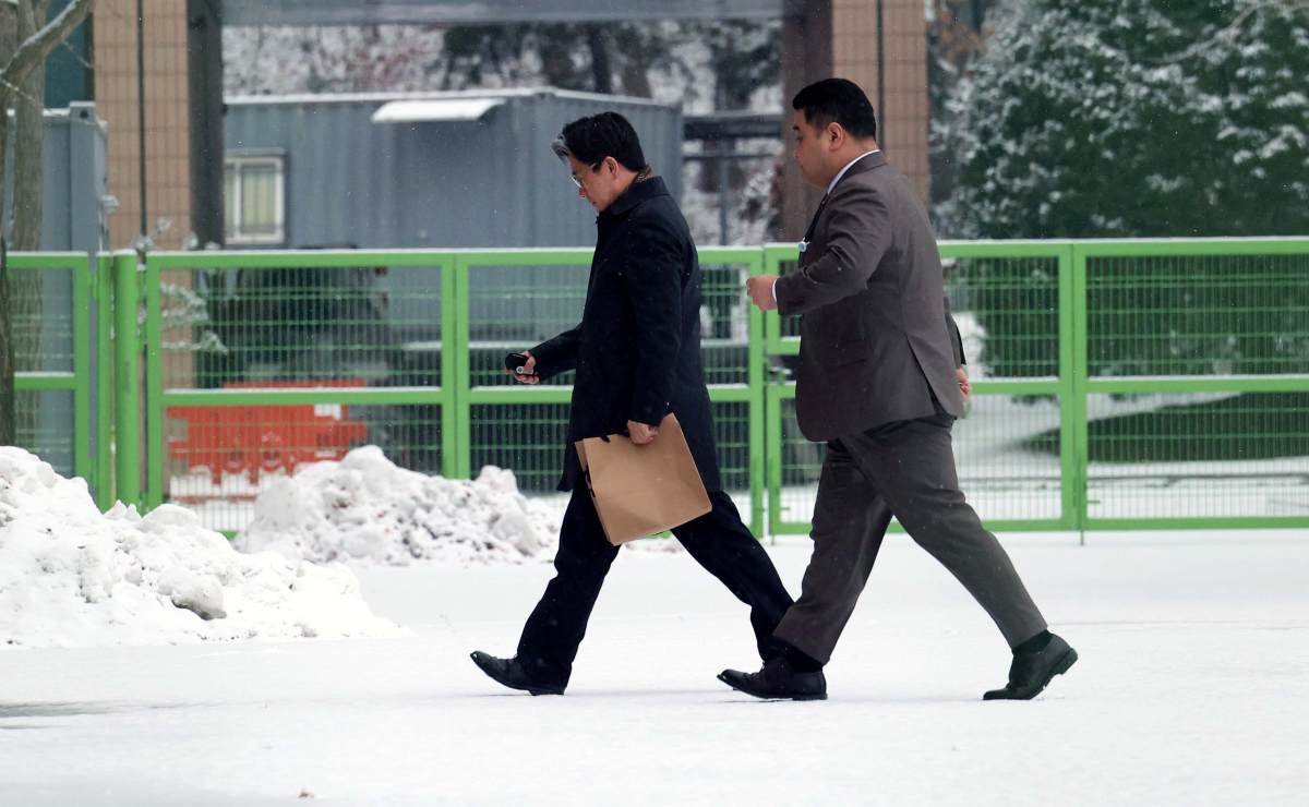 ▲오동운 공수처장이 5일 경기 과천시 고위공직자범죄수사처로 출근하고 있다. 신태현 기자 holjjak@