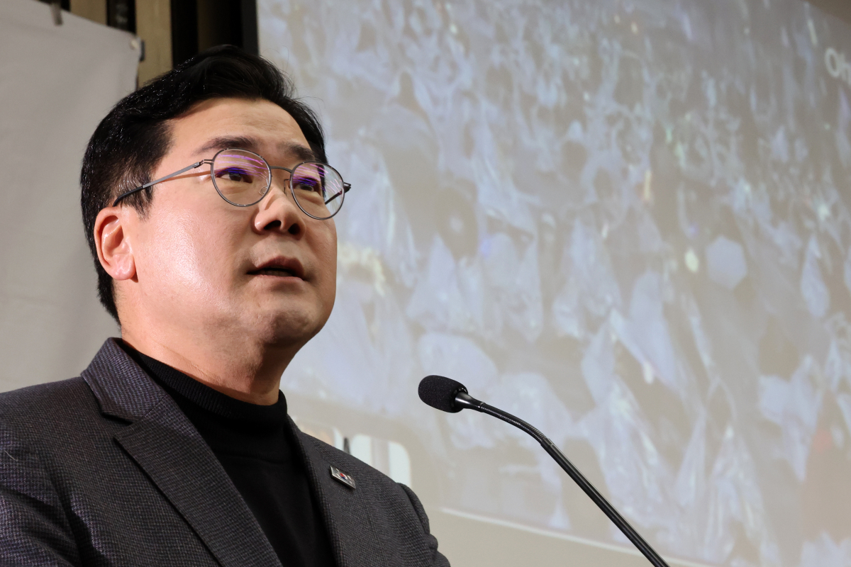 ▲박찬대 더불어민주당 원내대표가 5일 오후 서울 여의도 국회에서 열린 비상의원총회에서 발언하고 있다.  (뉴시스)