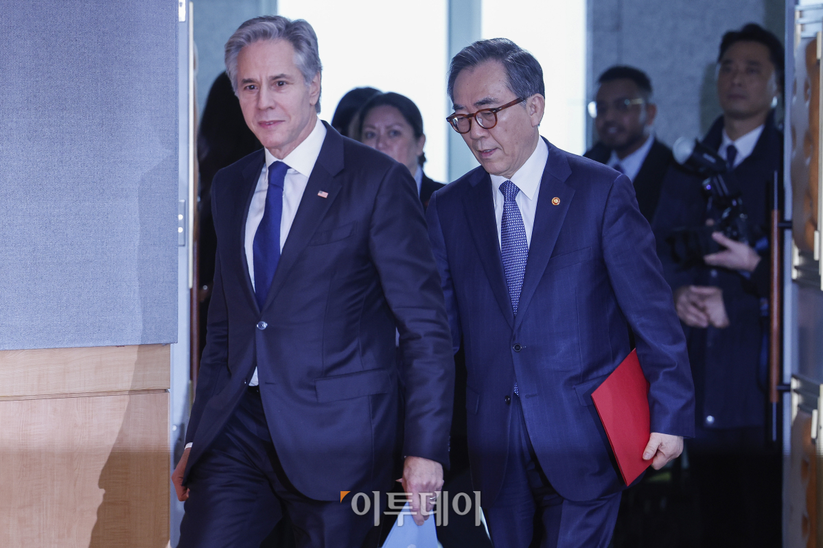 ▲조태열(오른쪽) 외교부 장관과 토니 블링컨 미 국무부 장관이 6일 서울 종로구 외교부에서 열린 한미 외교장관 합동 기자회견에 참석하고 있다. 조현호 기자 hyunho@