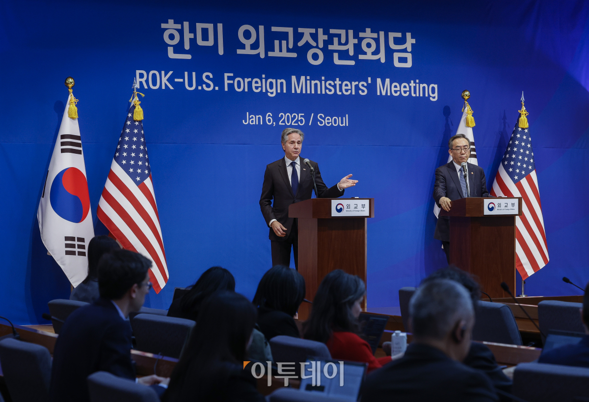 ▲토니 블링컨 미 국무부 장관이 6일 서울 종로구 외교부에서 한미 외교장관 합동 기자회견을 하고 있다. 오른쪽은 조태열 외교부 장관. 조현호 기자 hyunho@