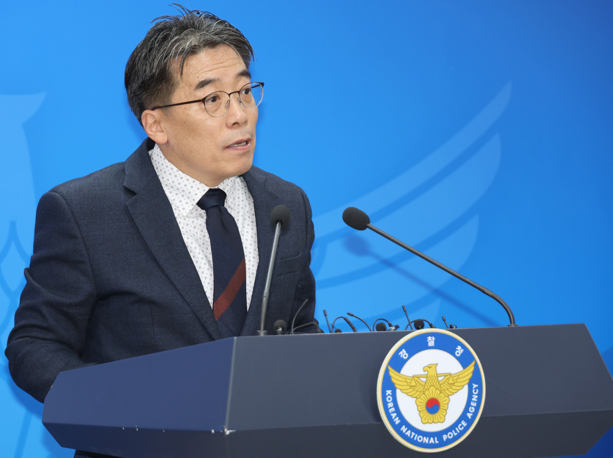 ▲백동흠 국가수사본부 비상계엄 특별수사단 부단장이 6일 서울 서대문구 경찰청에서 공수처의 윤석열 대통령 체포영장 집행 지휘 공문에 대한 입장을 밝히고 있다.  (연합뉴스)