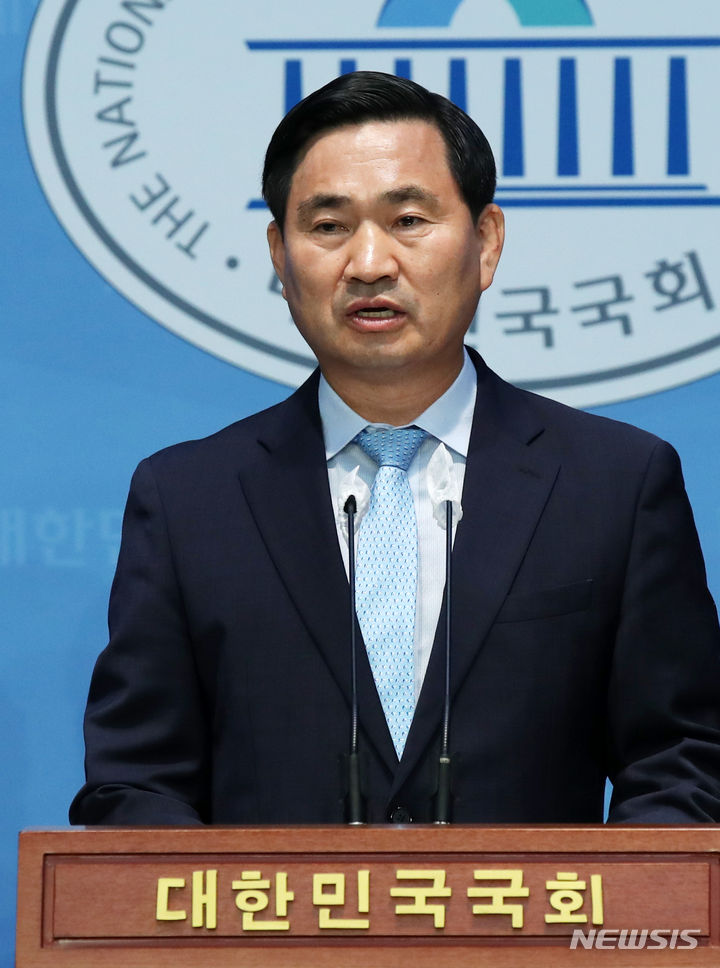 ▲김도균 전 수도방위사령관이 2023년 11월 2일 오전 서울 여의도 국회 소통관에서 기자회견을 하고 있다.(뉴시스)