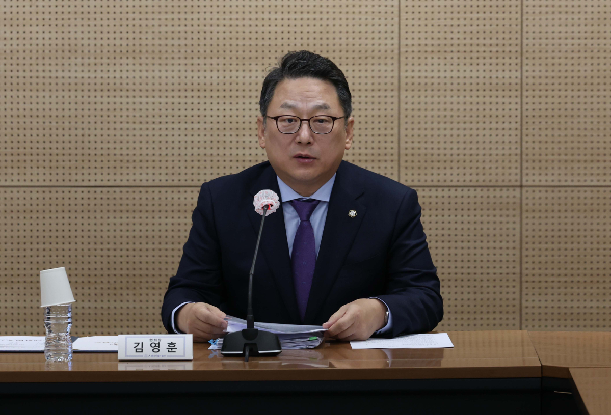 ▲김영훈 대한변호사협회 회장이 7일 서울 서초구 대한변협회관에서 시국 관련 기자간담회를 갖고 있다. 신태현 기자 holjjak@