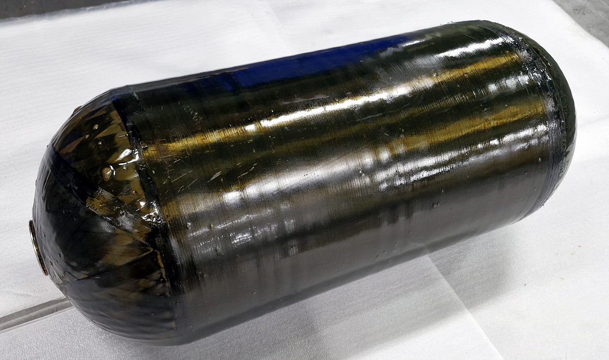 ▲유럽경제위원회의 R134 인증을 획득한 코오롱스페이스웍스의 수소 연료탱크 (사진제공= 코오롱스페이스웍스)