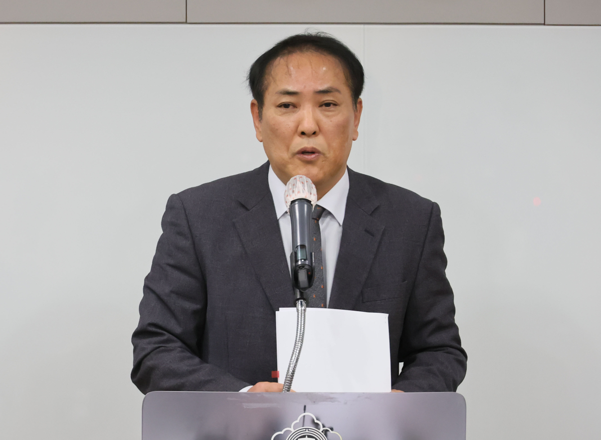 ▲ 7일 서울 서초구 대한변호사협회에서 열린 대통령 탄핵심판 국회 소추위원 대리인단 기자간담회에서 장순욱 변호사가 모두 발언을 하고 있다. (연합뉴스)