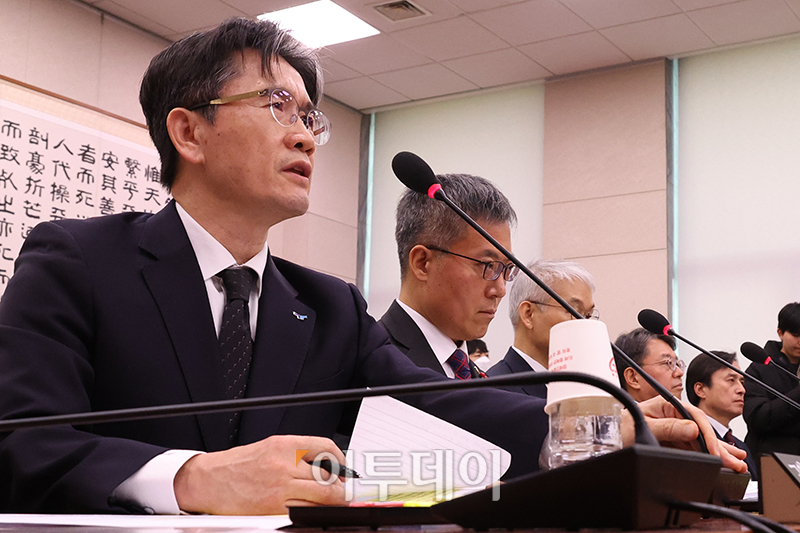 ▲오동운 고위공직자범죄수사처장이 7일 서울 여의도 국회 법제사법위원회 전체회의에서 의원 질의에 답하고 있다. 고이란 기자 photoeran@