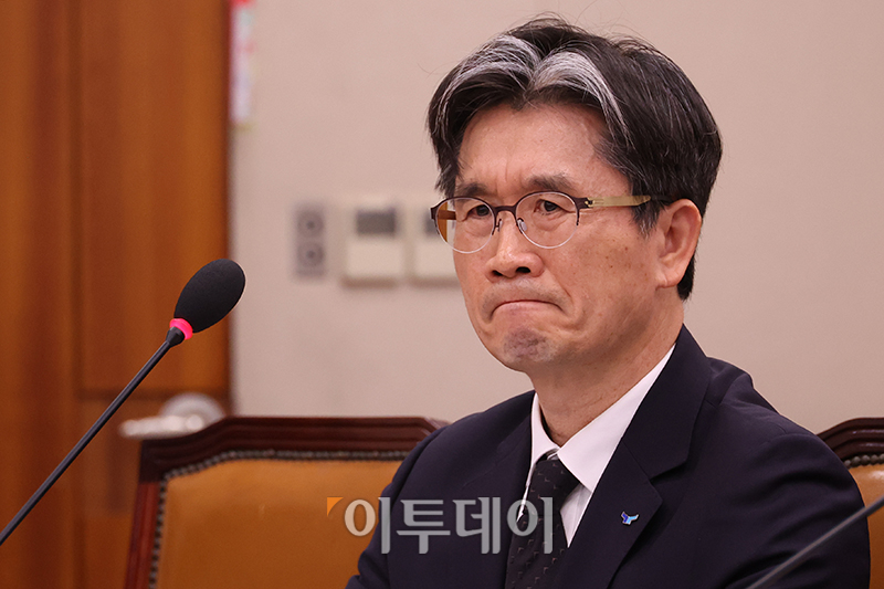 ▲오동운 고위공직자범죄수사처장이 7일 서울 여의도 국회 법제사법위원회 전체회의에서 굳은 표정으로 자리하고 있다. 고이란 기자 photoeran@