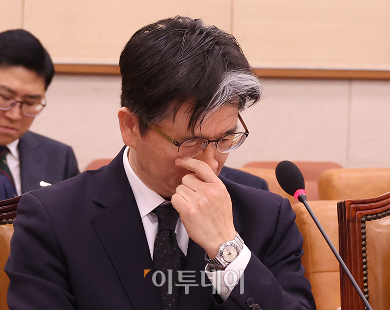 ▲오동운 고위공직자범죄수사처장이 7일 서울 여의도 국회 법제사법위원회 전체회의에서 굳은 표정으로 자리하고 있다. 고이란 기자 photoeran@