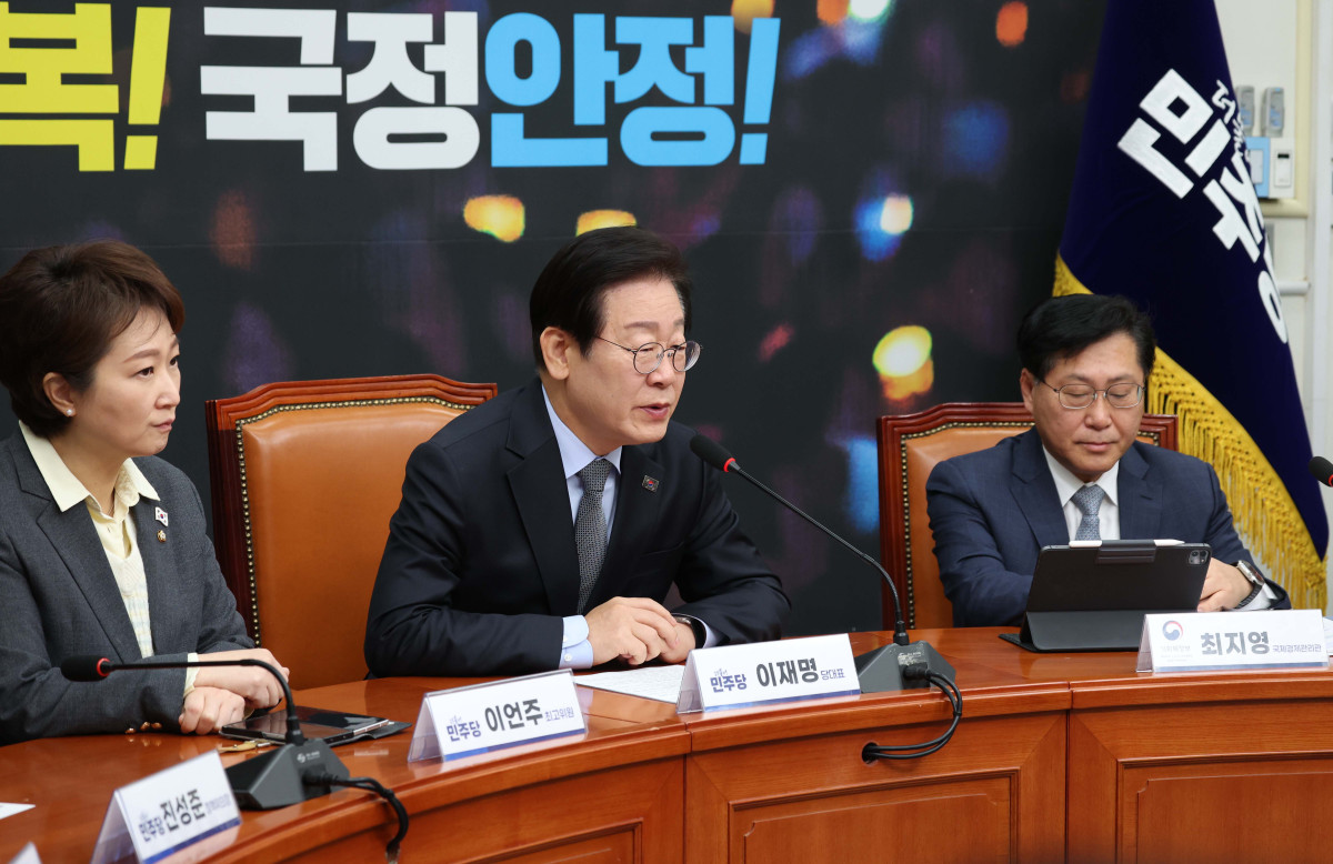 ▲이재명 더불어민주당 대표가 8일 서울 여의도 국회에서 열린 외환시장 점검 간담회에서 발언하고 있다. 신태현 기자 holjjak@