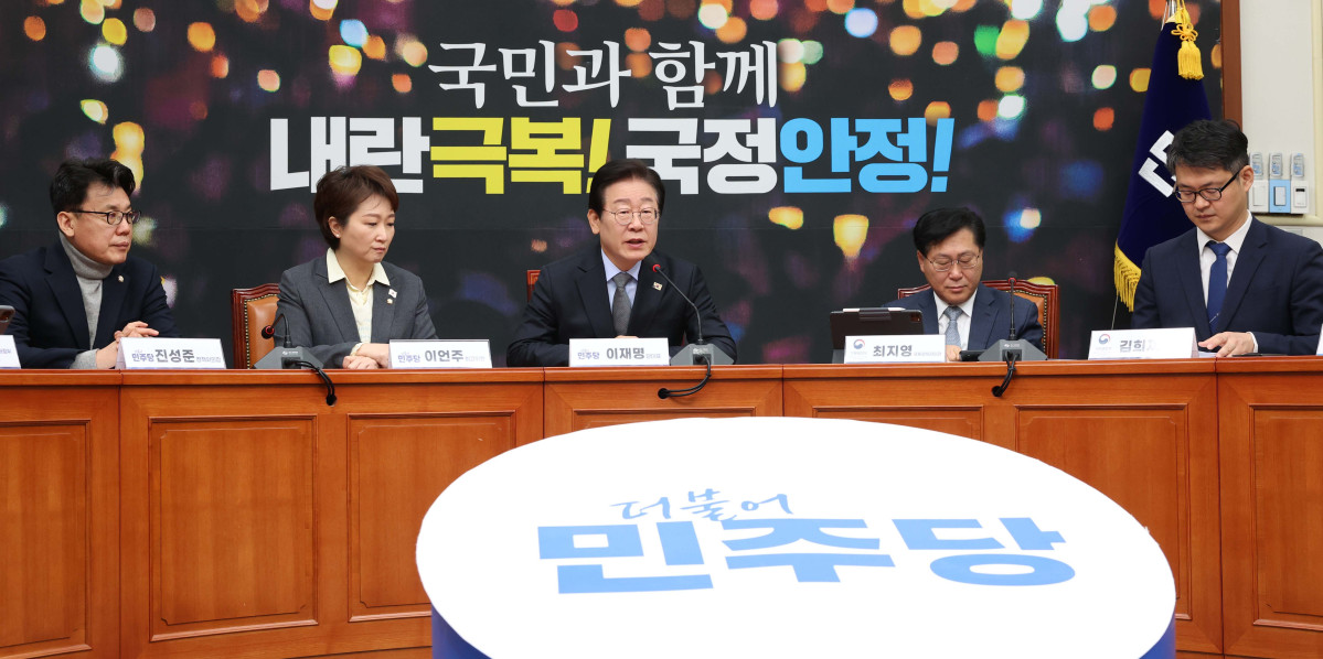 ▲이재명 더불어민주당 대표가 8일 서울 여의도 국회에서 열린 외환시장 점검 간담회에서 발언하고 있다. 신태현 기자 holjjak@