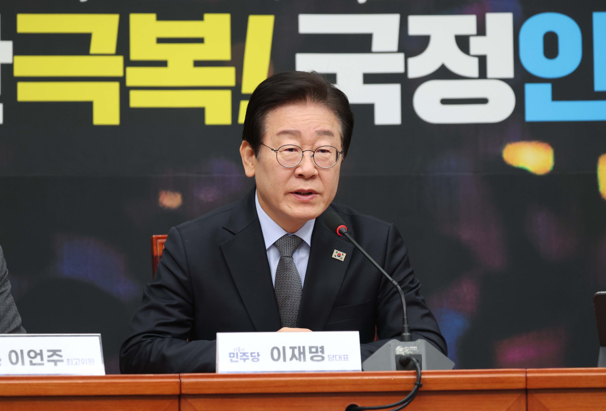 ▲이재명 더불어민주당 대표가 8일 서울 여의도 국회에서 열린 외환시장 점검 간담회에서 발언하고 있다. 신태현 기자 holjjak@