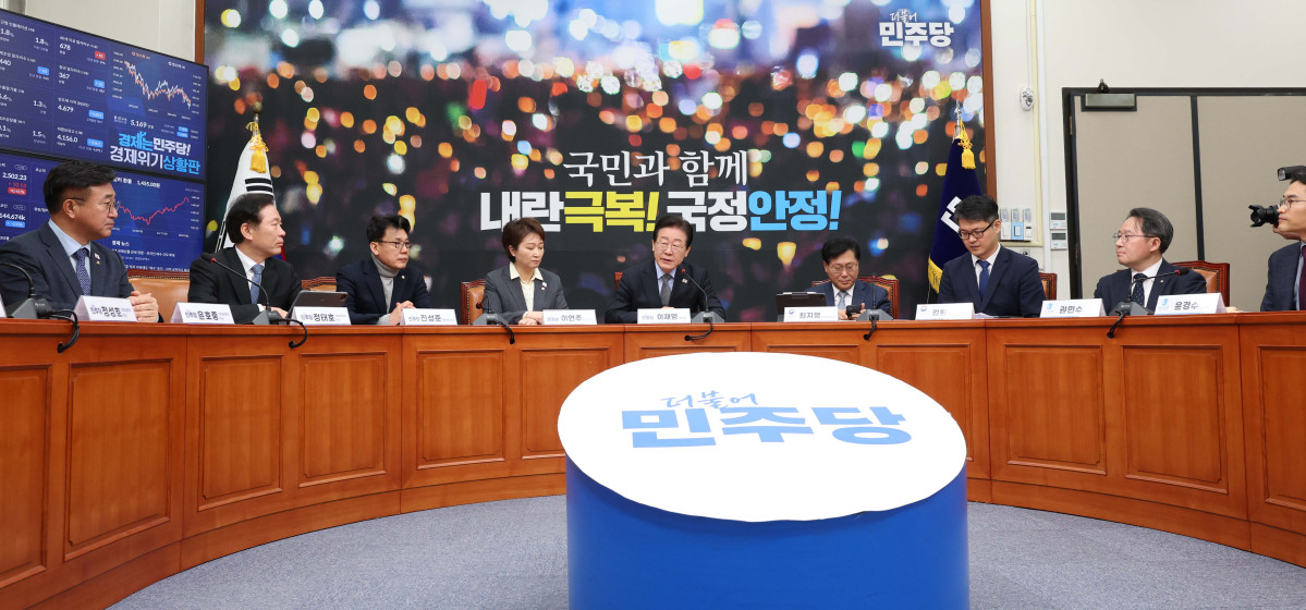 ▲이재명 더불어민주당 대표가 8일 서울 여의도 국회에서 열린 외환시장 점검 간담회에서 발언하고 있다. 신태현 기자 holjjak@