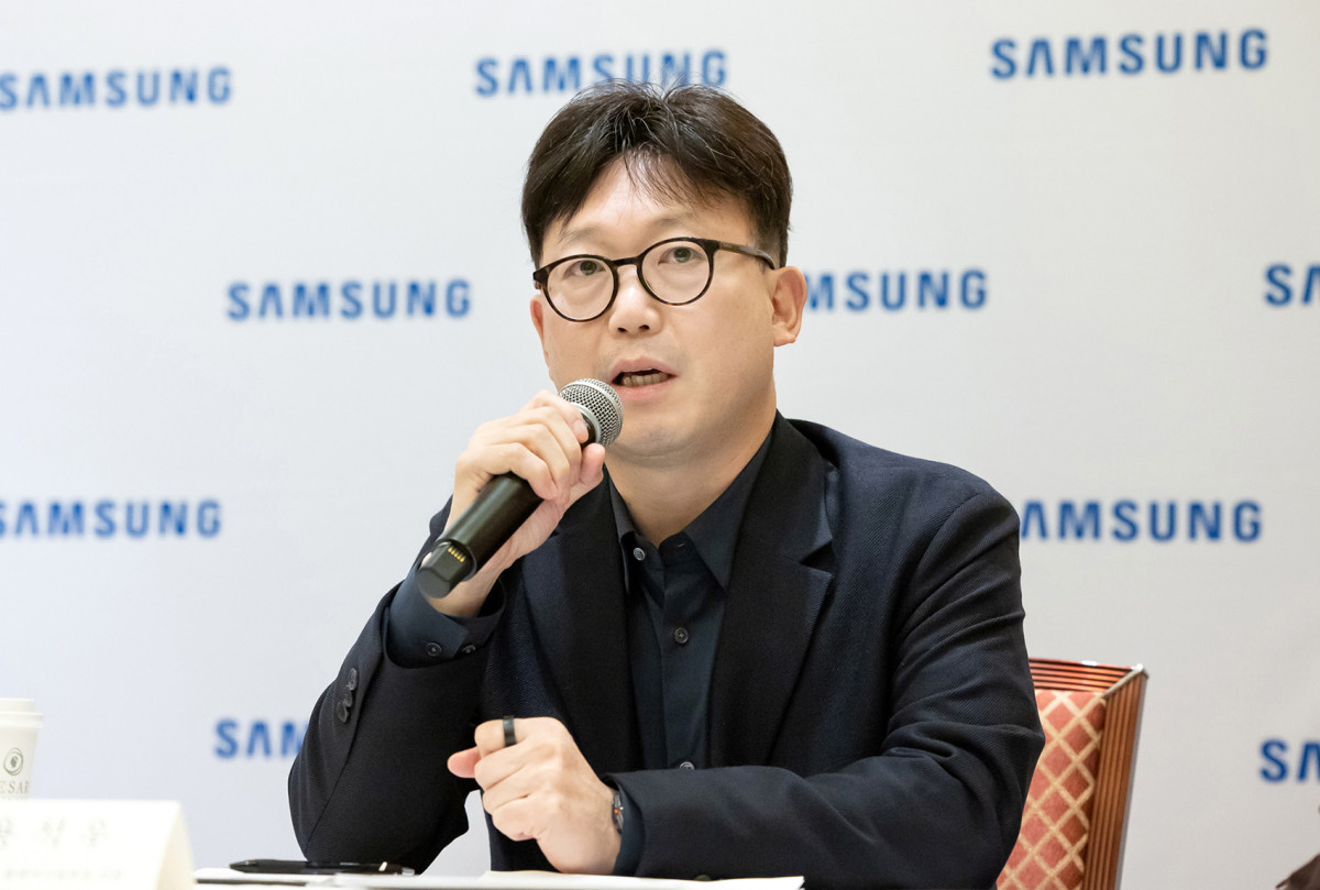 ▲7일(현지시간) 미국 라스베이거스 CES 2025 현장에서 열린 국내 기자간담회에서 삼성전자영상디스플레이사업부장 용석우 사장이 기자들의 질문에 답변을 하는 모습 (사진제공-삼성전자)