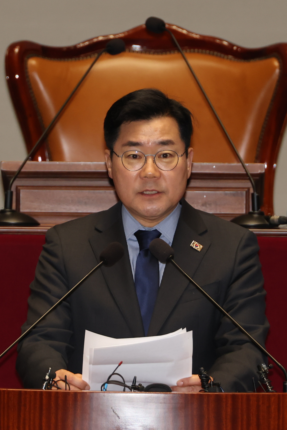 ▲더불어민주당 박찬대 원내대표가 8일 오후 국회에서 열린 의원총회에서 발언하고 있다. (사진=연합뉴스)