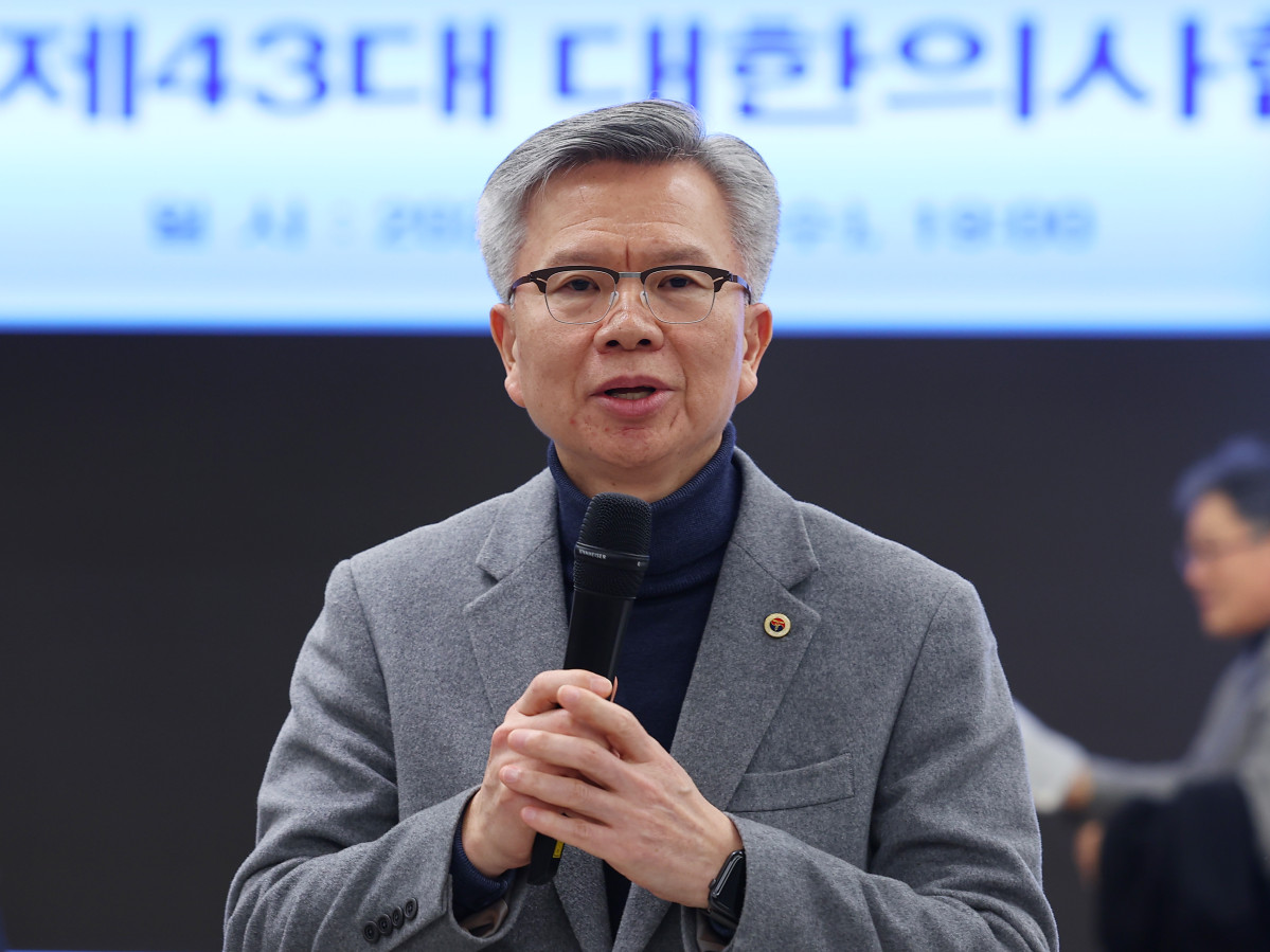 ▲제43대 대한의사협회장에 당선된 김택우 전국광역시도의사협의회장이 8일 오후 서울 용산구 대한의사협회에서 당선 소감을 밝히고 있다. (연합뉴스)