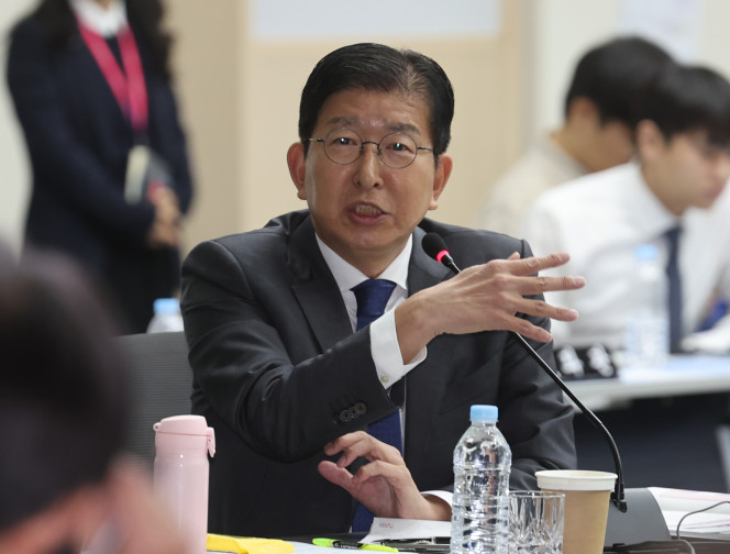 ▲이상식 더불어민주당 의원이 지난해 10월 22일 부산 연제구 부산시청에서 열린 국회 행정안전위원회의 부산시에 대한 국정감사에서 질의하고 있다. (연합뉴스)