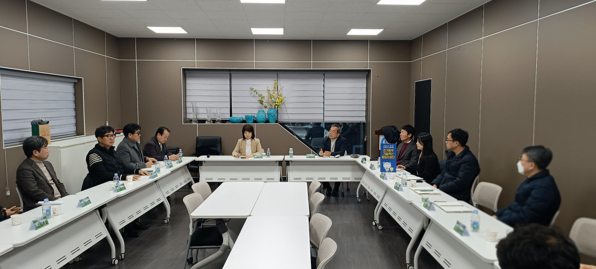 ▲경과원이 비상민생경제대응 일환으로 광주시기업인협회와 첫 정담회를 개최했다 (경기도경제과학진흥원)