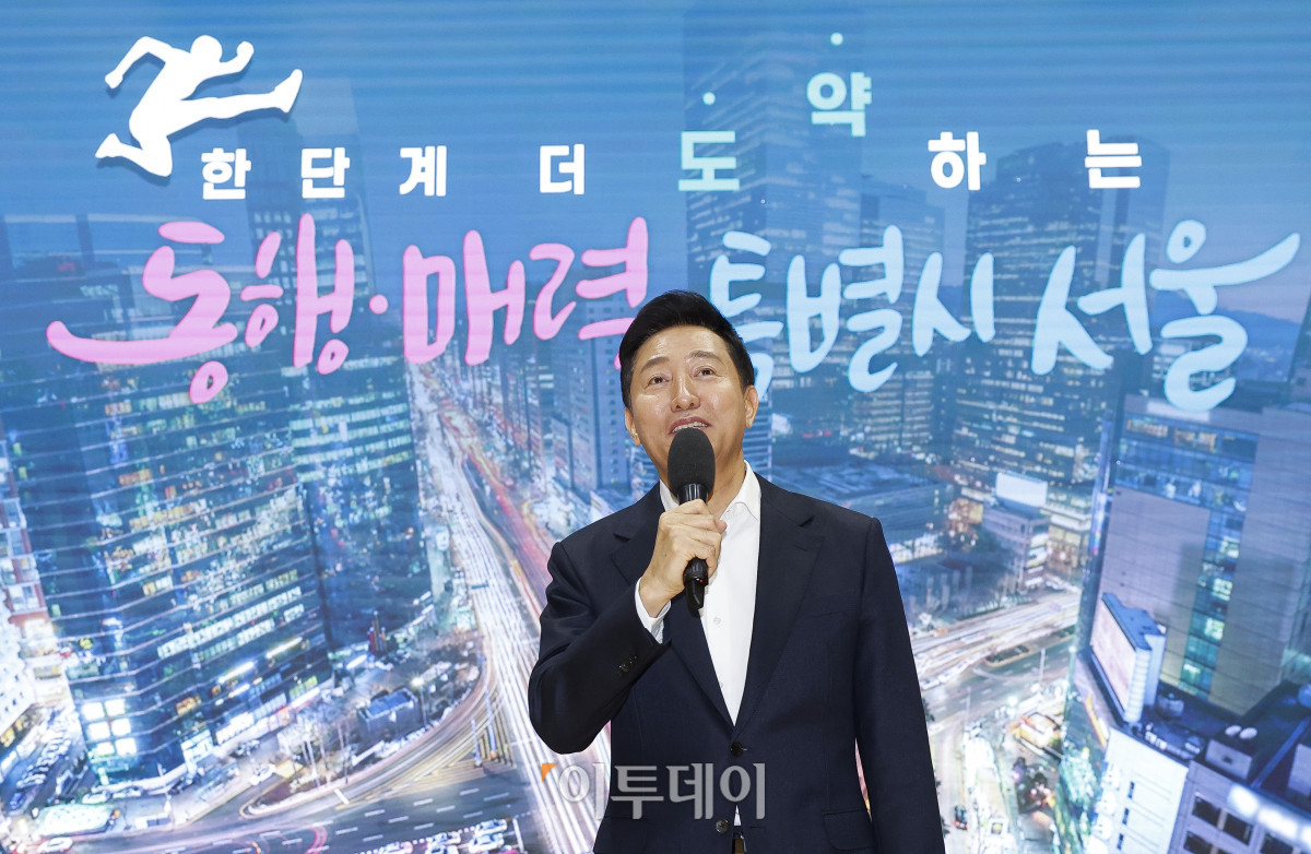 ▲오세훈 서울시장이 10일 서울 중구 서울시청에서 열린 2025년도 신년 직원정례조례에서 청렴도 1위 지속 달성, '타도 싱가포르 컨셉'을 주제로 특강을 하고 있다. (조현호 기자 hyunho@)