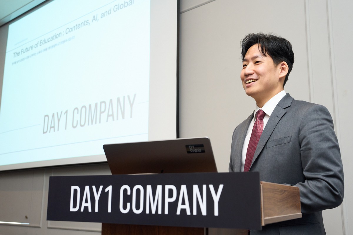 ▲이강민 데이원컴퍼니 대표가 코스닥 상장을 위한 기업공개(IPO) 기자간담회에서 향후 계획과 비전을 발표하고 있다. (사진제공=데이원컴퍼니)