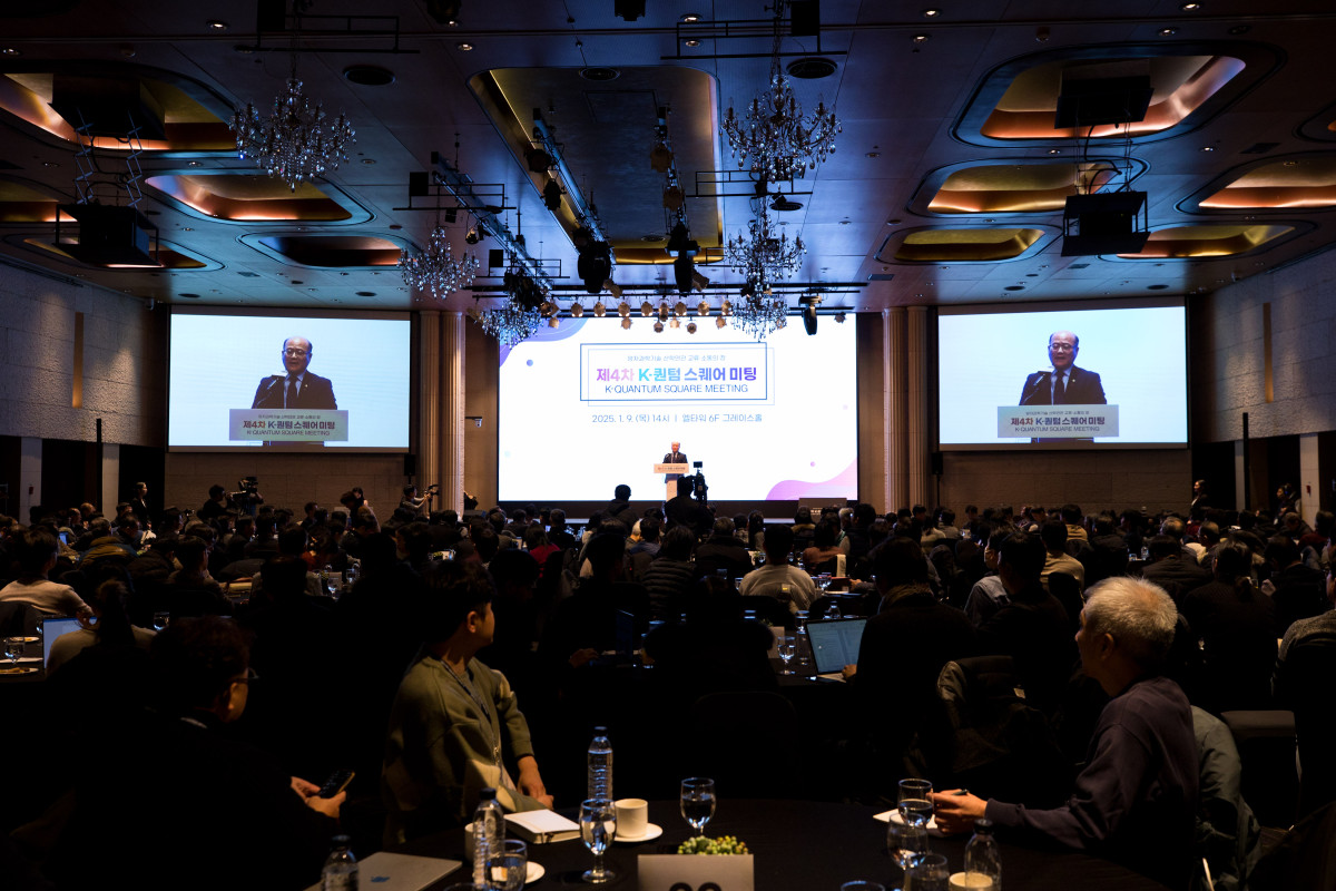 ▲이창윤 과학기술정보통신부 제1차관이 9일 오후 서울 서초구 엘타워에서 열린 '제4차 K-퀀텀 스퀘어 미팅' 에서 격려사를 하고 있다. (사진제공=과학기술정보통신부)