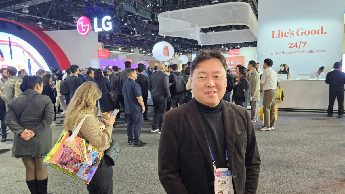 ▲미국 라스베이거스 세계 최대 기술정보(IT)‧가전 박람회 ‘CES 2025’가 열린 컨벤션센터(LVCC) 센트럴홀에서 신희동 한국전자기술연구원장이 인터뷰를 진행하고 있다. (이수진 기자)