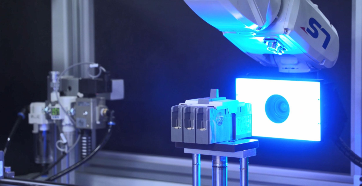 ▲LS일렉트릭 청주스마트공장의 비전검사 모습. (사진제공=LS일렉트릭)