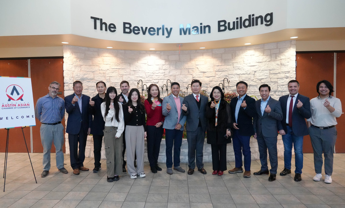 ▲이상일 용인특례시장이 현지시간 1월 9일 텍사스주 오스틴시에 있는 '광역오스틴시 아시안상공회의소' 관계자들을 만나 협력방안을 논의했다. (용인특례시)