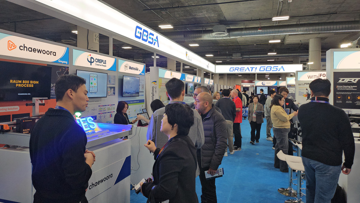 ▲경과원이 세계 최대 IT·전자 박람회인 ‘CES 2025’에서 최초로 단독으로 경기도 통합관을 운영했다. (경기도경제과학진흥원)