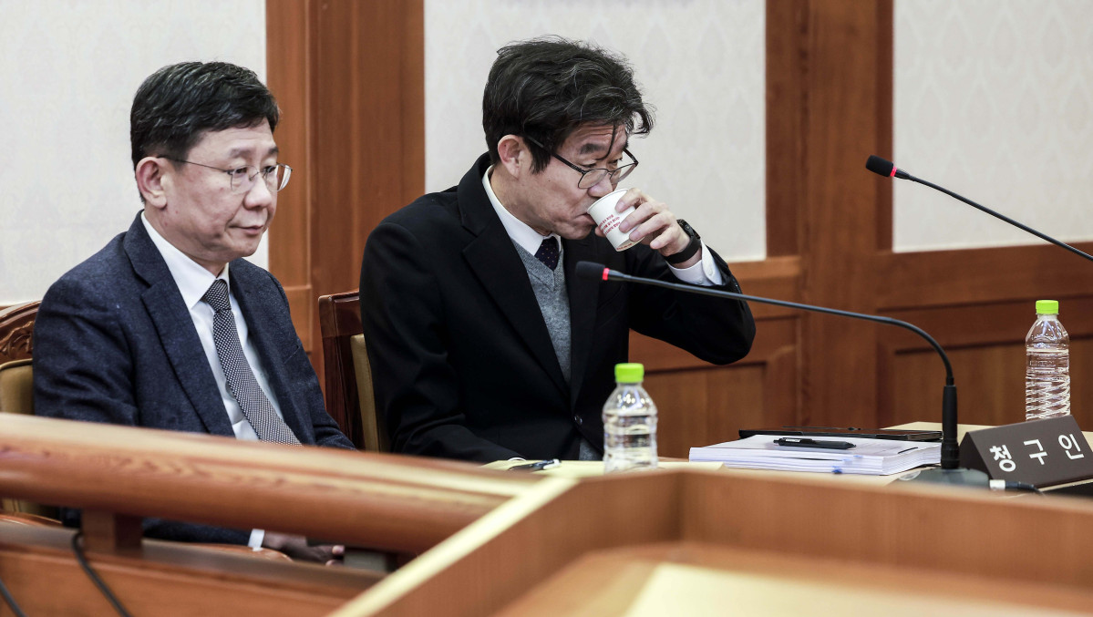 ▲13일 서울 종로구 헌법재판소에서 열린 한덕수 국무총리 탄핵심판 첫 변론준비기일에서 국회 측 변호인단이 자리에 앉아 있다. 신태현 기자 holjjak@