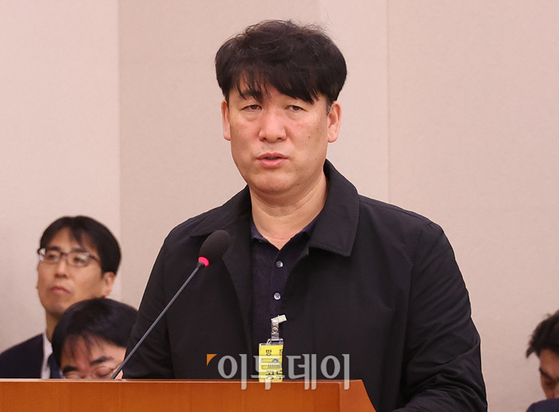 ▲박한신 유가족 대표가 14일 서울 여의도 국회에서 열린 국토교통위원회 전체회의 제주항공 여객기 참사 관련 첫 현안질의에서 의원 질의에 답변하고 있다. 고이란 기자 photoeran@