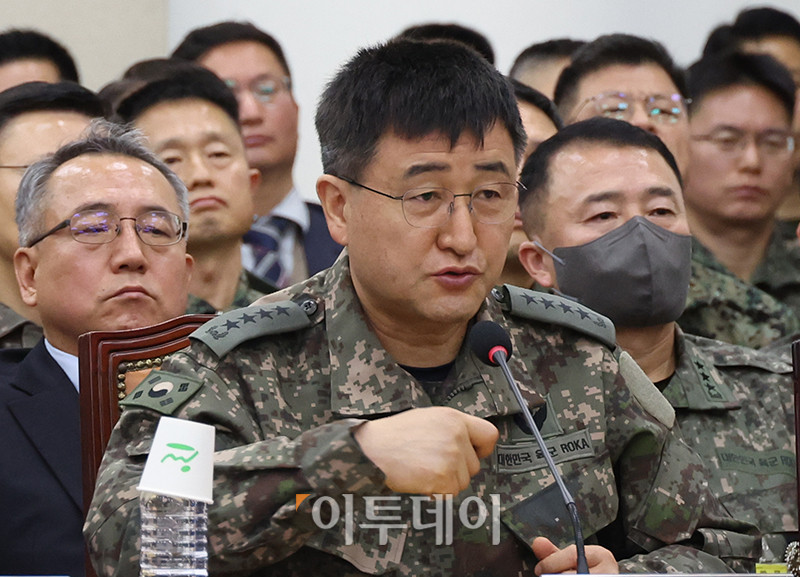 ▲12.3 비상계엄 당시 계엄사령관을 맡았던 박안수 전 육군참모총장이 14일 서울 여의도 국회에서 열린 윤석열 정부의 비상계엄 선포를 통한 내란 혐의 진상규명 국정조사 특별위원회 전체회의에서 의원 질의에 답하고 있다. 고이란 기자 photoeran@