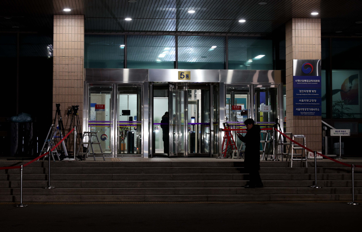 ▲고위공직자범죄수사처(공수처)와 경찰이 윤석열 대통령에 대한 2차 체포영장 집행에 나선 15일 오전 공수처가 위치한 경기 과천시 정부과천청사에 긴장감이 감돌고 있다. 신태현 기자 holjjak@