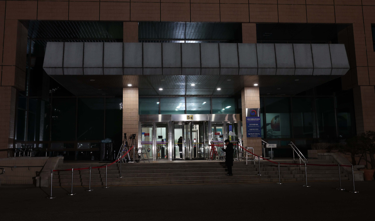 ▲고위공직자범죄수사처(공수처)와 경찰이 윤석열 대통령에 대한 2차 체포영장 집행에 나선 15일 오전 공수처가 위치한 경기 과천시 정부과천청사에 긴장감이 감돌고 있다. 신태현 기자 holjjak@