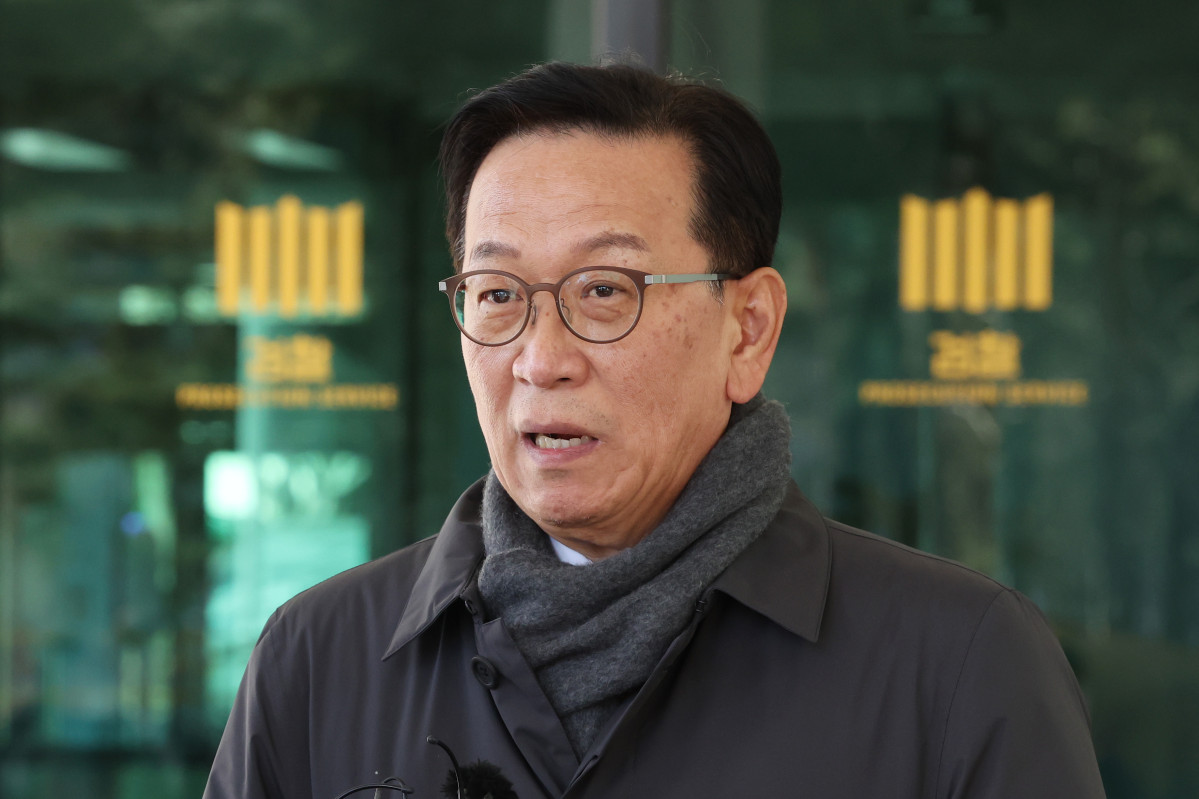 ▲윤석열 대통령 측 석동현 변호사가 15일 오후 서울고등검찰청 앞에서 입장 발표를 하고 있다. (연합뉴스)