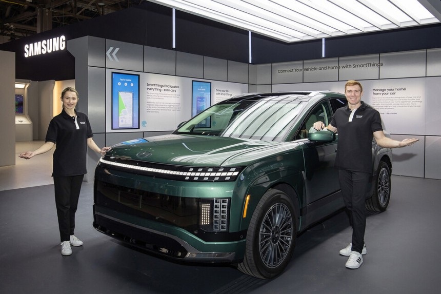 ▲삼성전자 CES 2025 부스에 배치된 현대차 아이오닉9 (자료제공=삼성전자)
