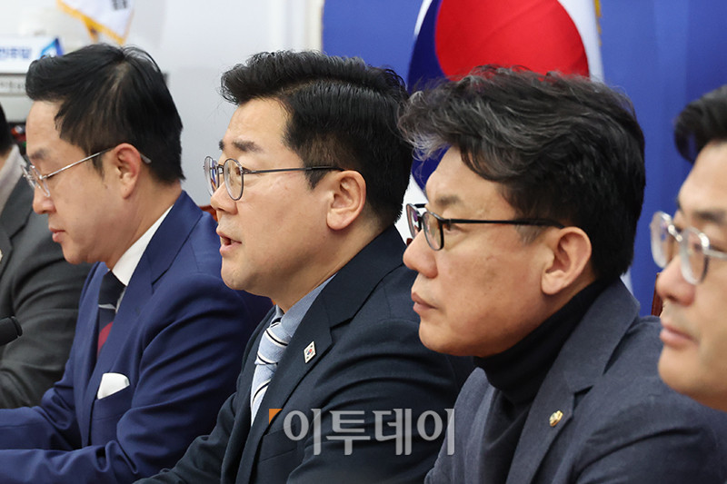 ▲박찬대 더불어민주당 원내대표가 16일 서울 여의도 국회에서 열린 정책조정회의에서 모두발언을 하고 있다. 고이란 기자 photoeran@