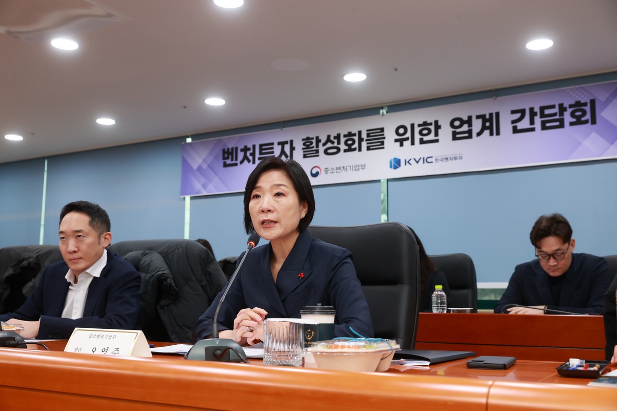 ▲오영주 중소벤처기업부 장관이 16일 서울 서초구 한국벤처투자에서 열린 ‘벤처투자 활성화를 위한 업계 간담회’에서 모두 발언을 하고 있다. (사진제공=중소벤처기업부)